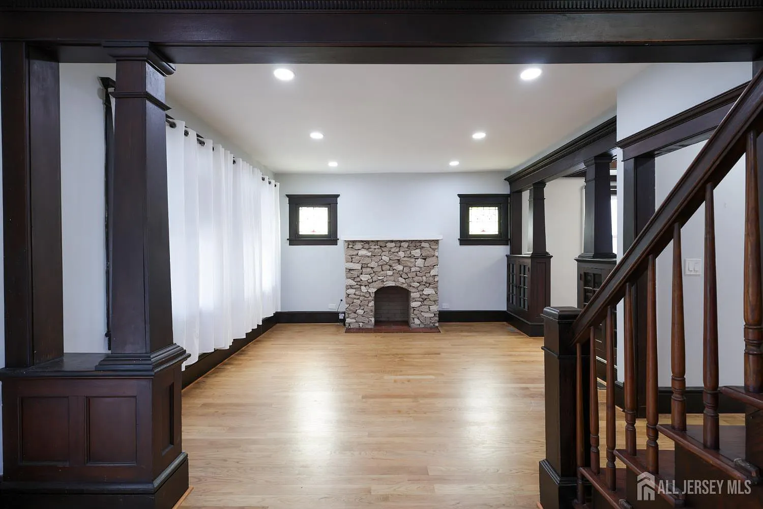 3 bed, 3.0 bath, 1276 sqft, $3,900 — Photo 4