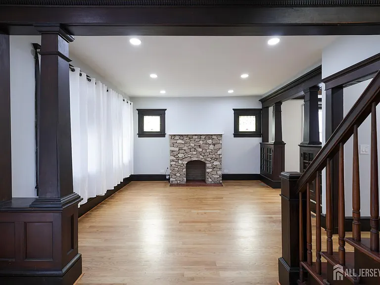 657 Amboy Ave — Photo 4