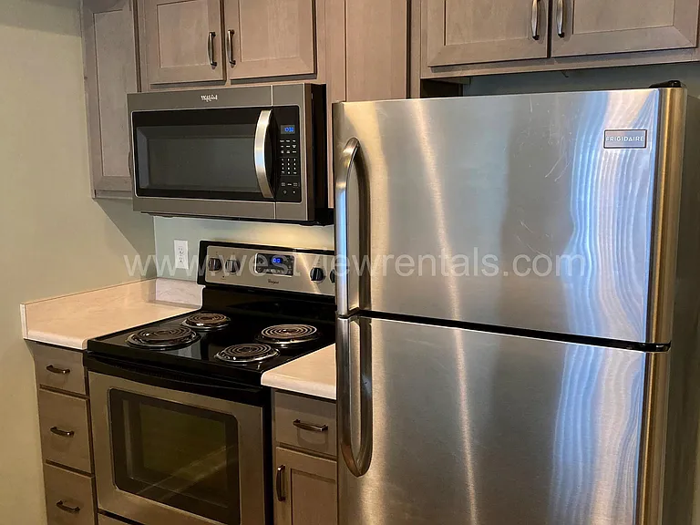 203 E Laurel St — Photo 128