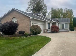 5586 Hickory Cir, Flushing, MI 48433