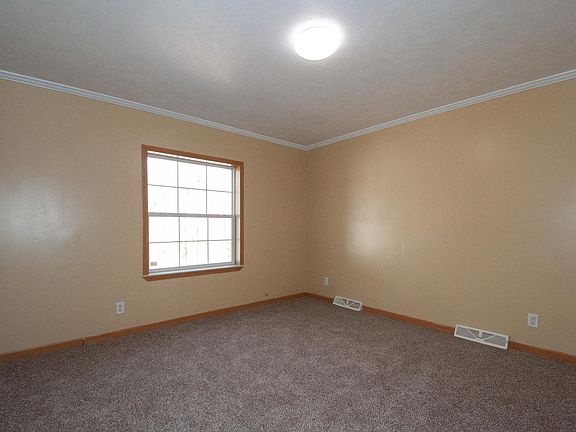 3rd image of 680 Westbrook Ave