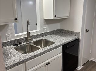 1905 Jephson Ln APT 14, Alvin, TX 77511