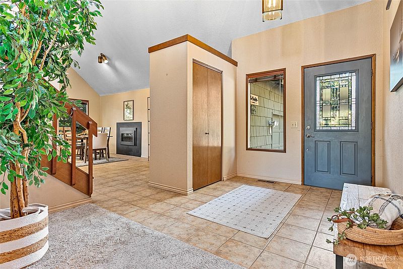 3rd image of 2303 Birch Street