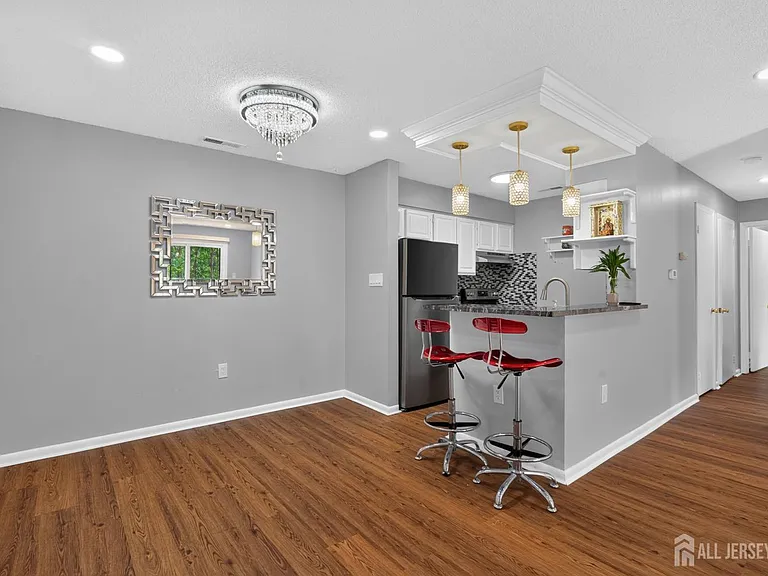 5208 Ravens Crest Dr — Photo 2