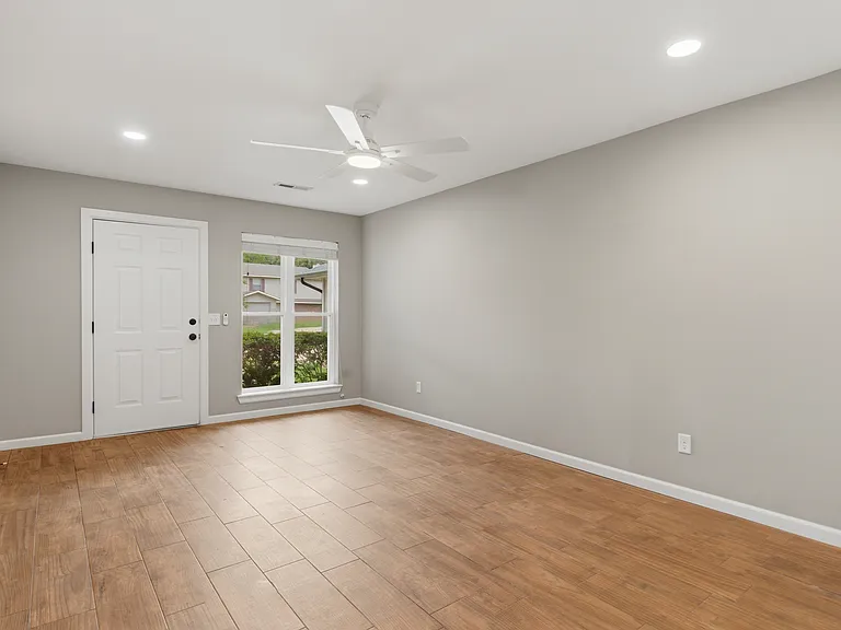 1987 E Wilkins Pl — Photo 6