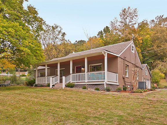 1024ReadsLakeRd_Exterior_3a