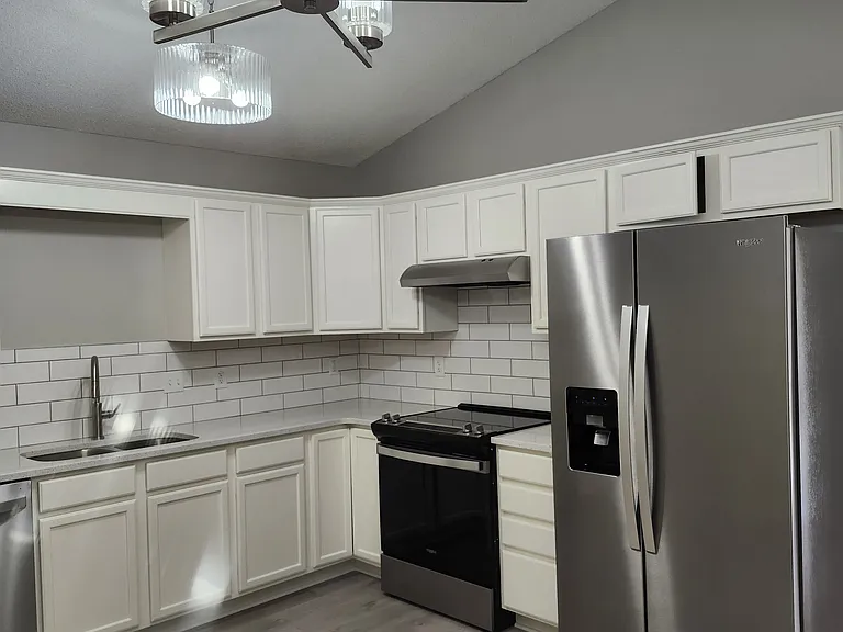 3360 N Governeour Cir — Photo 5
