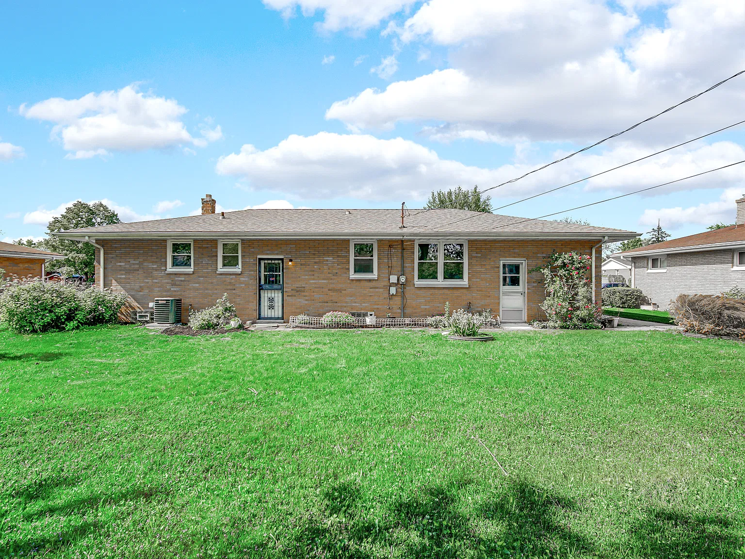 3 bed, 2184 sqft, $2,100 — Photo 3