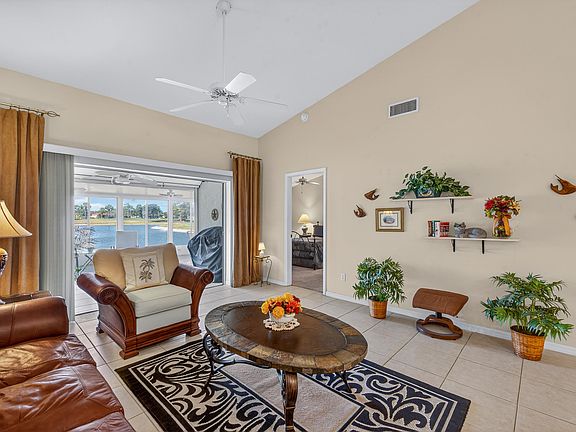 4th image of 441 Saint Andrews Blvd