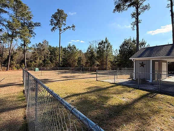 3rd image of 561 Singletary Avenue