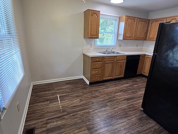 4th image of 113-115 Perthshire Ct