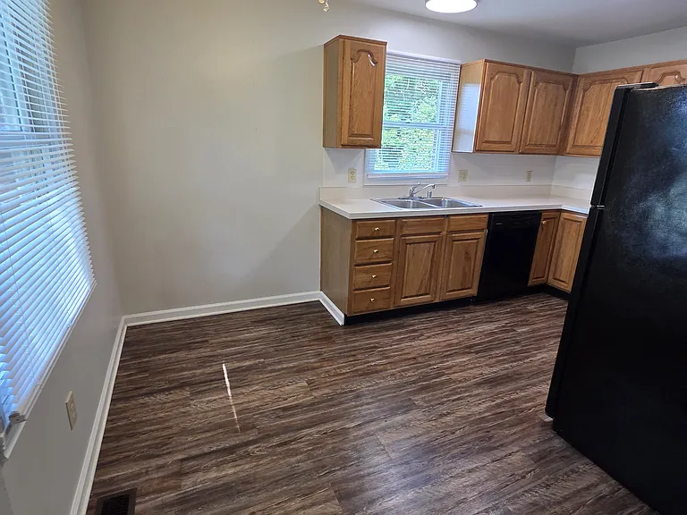 113-115 Perthshire Ct — Photo 4