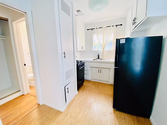 2nd image of 113 Clubhouse Ave #6
