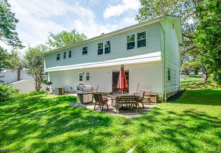 14 Ash Ln — Photo 16