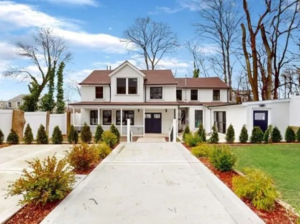 67 Brewster St, Staten Island, NY 10304