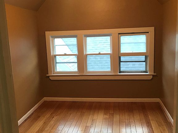 Bedroom 2 / office space