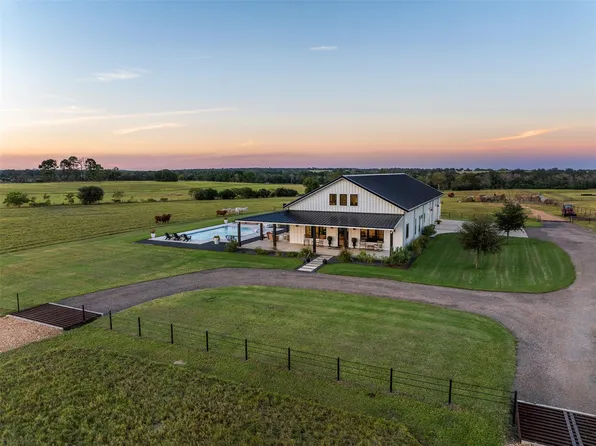 2134 Carter Rd, Bellville, TX 77418