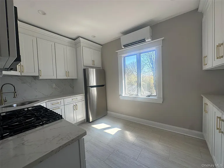 55 Sea Cliff Ave — Photo 6