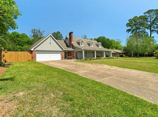 207 Comanche Dr, Hattiesburg, MS 39402