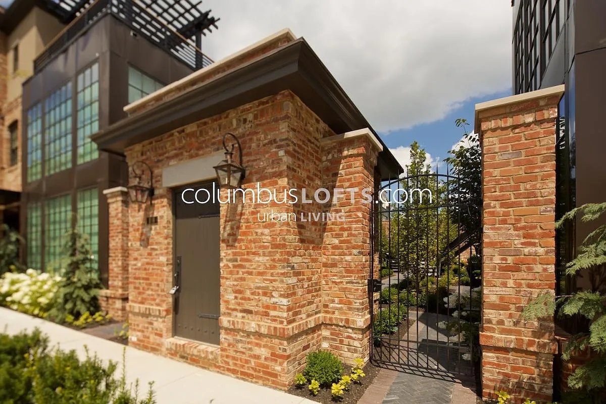 3 bed, 2.5 bath, 1700 sqft, $4,467 — Photo 3