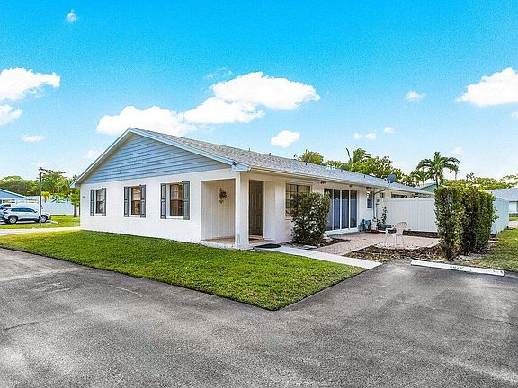 3rd image of 4426 Walden Circle