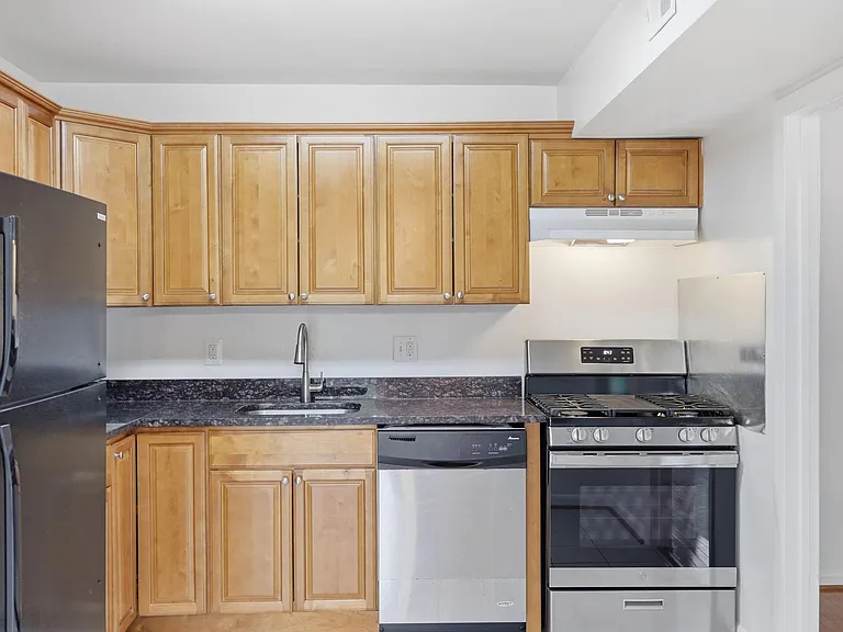 5578 Burnside Dr #5 — Photo 12