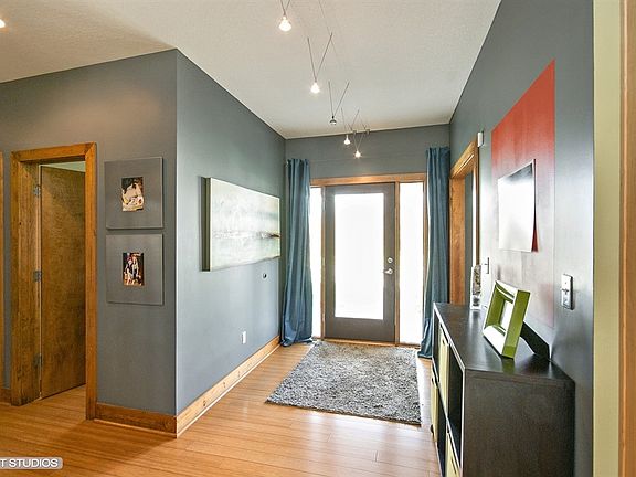 2nd image of 6829 Woodside Ave