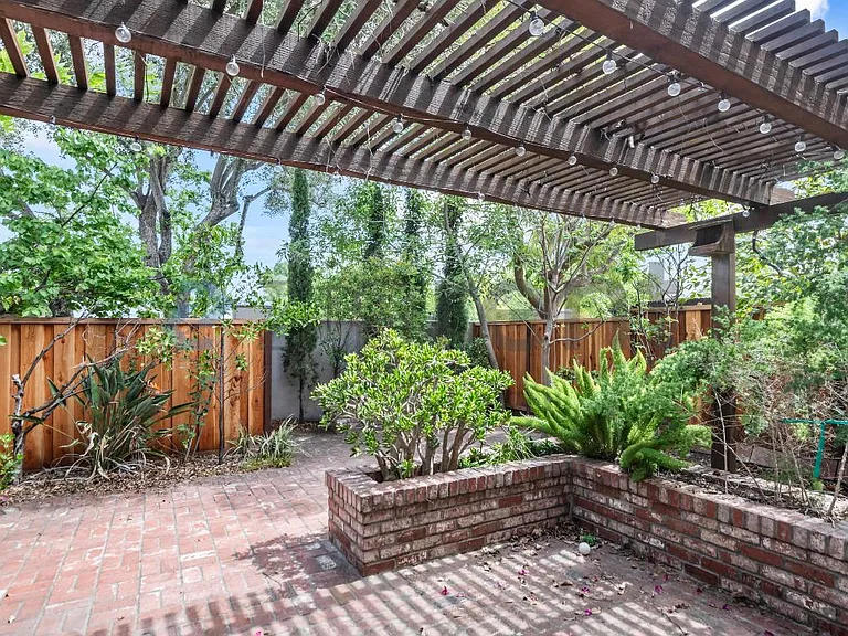 502 Pine Wood Ln — Photo 27