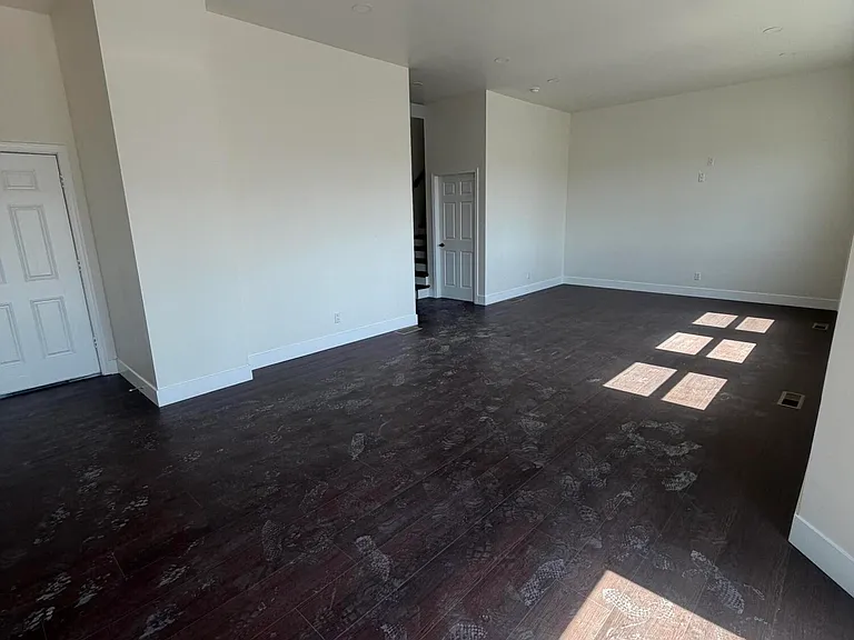 105 Parkdale Dr — Photo 16