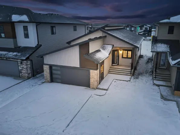 7093 Kiviaq Cres, Edmonton, AB T6W 5N7