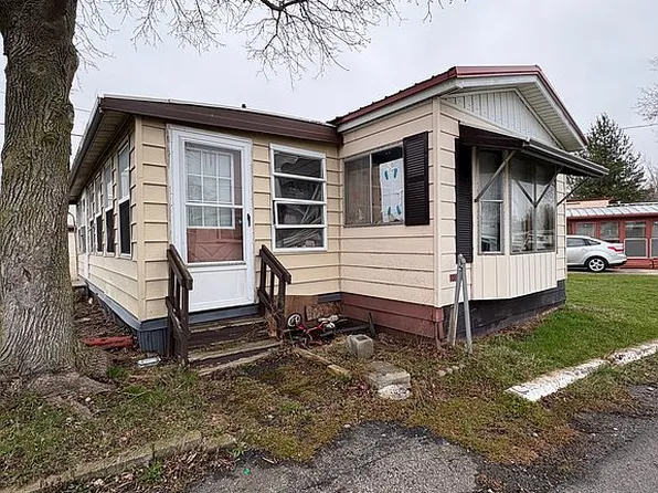 5839 Chili Riga Center Rd, Churchville, NY 14428