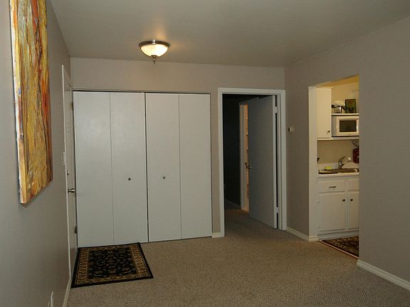 5th image of 31631 Grand River Ave #9