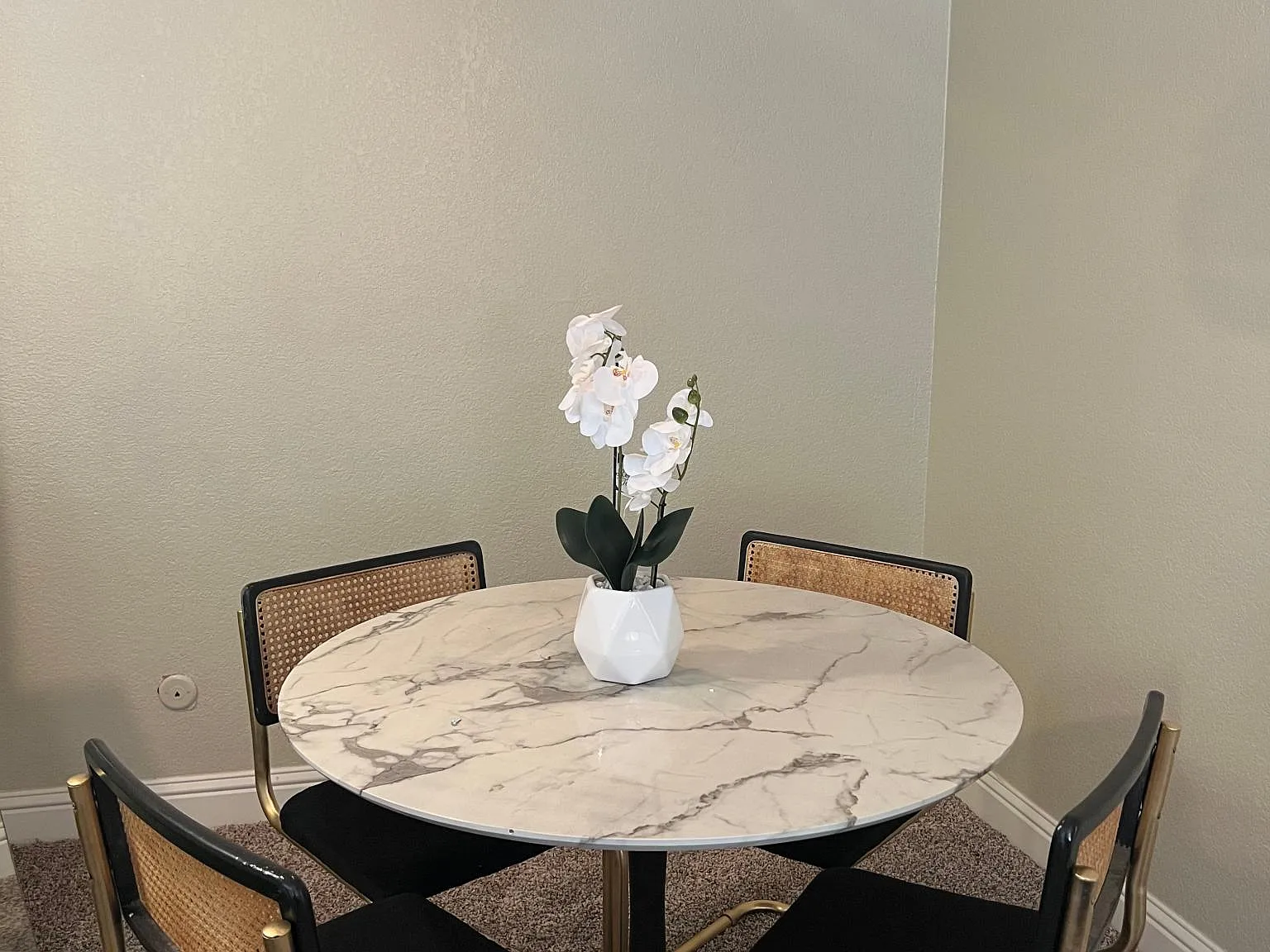 1 bed, 696 sqft, $1,295 — Photo 2