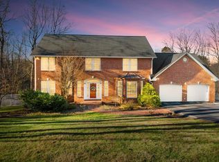 19 Pine View Dr, Radford, VA 24141