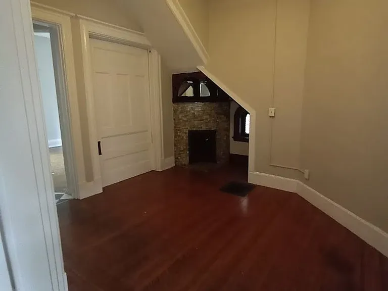415 Belgravia Ct — Photo 7