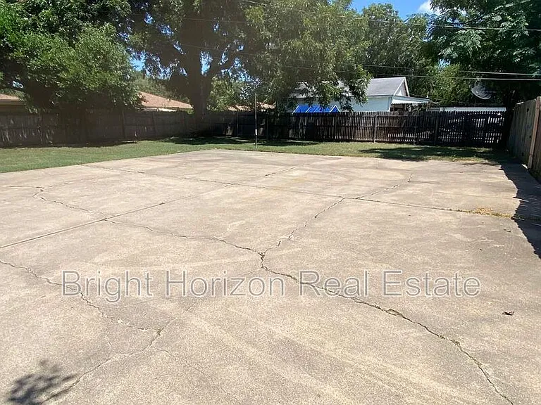 1017 Mullins St — Photo 27