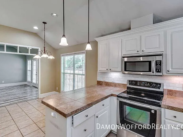 124 Raintree Rd — Photo 28