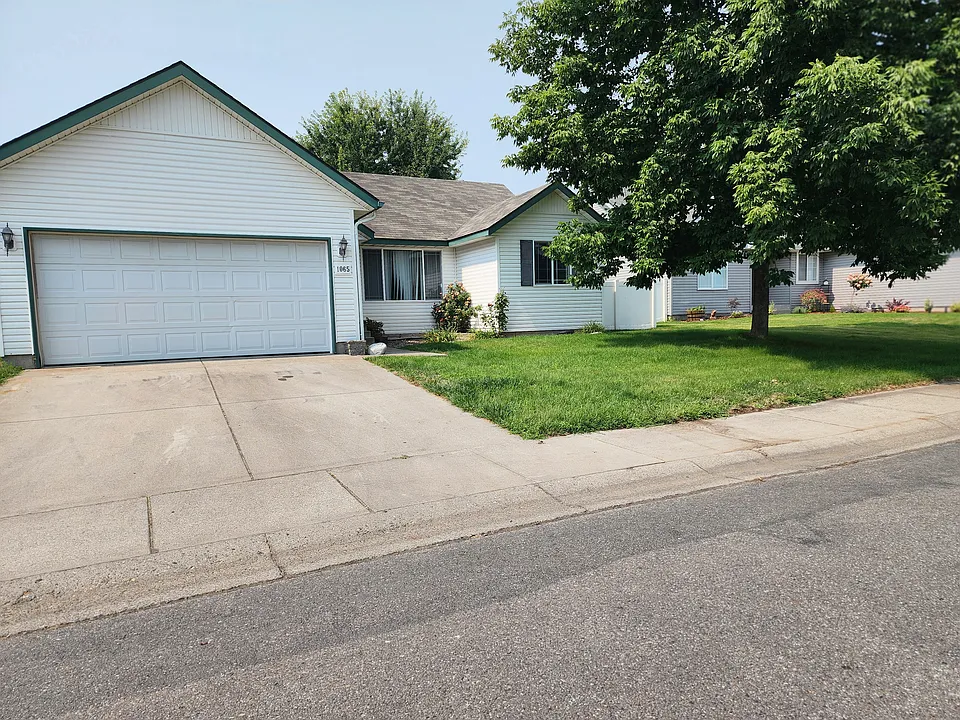 1065 N Tubsgate Ct