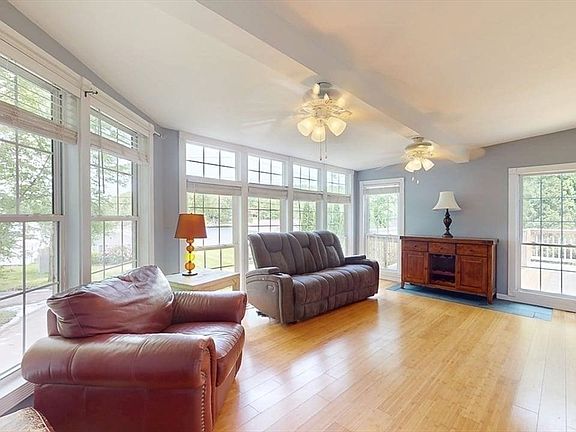 3rd image of 38 Island Rd
