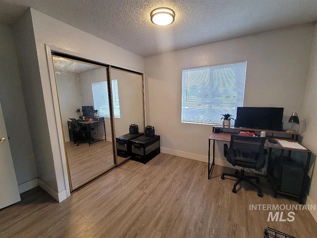 2 bed, 1000 sqft, $1,400 — Photo 4