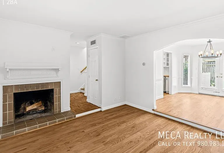 2330 Roswell Ave #G — Photo 10