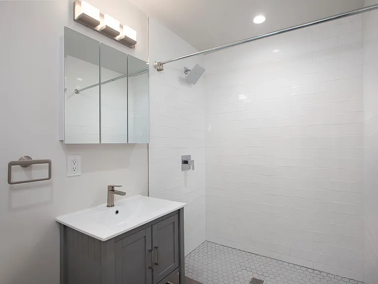 1811 Francisco Street — Photo 2