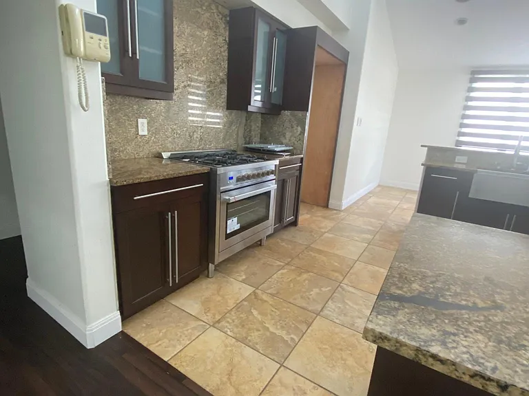 407 Jordan Dr — Photo 7