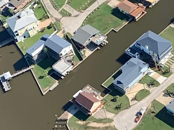 327 Anchor Dr, Freeport, TX 77541