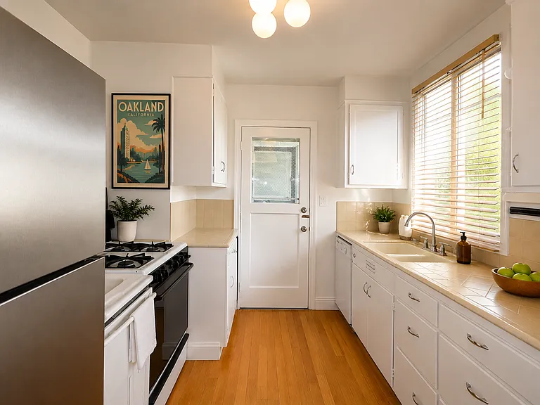 216 Lee St — Photo 12