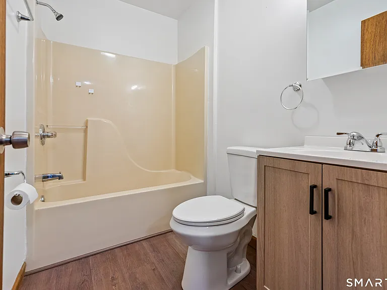180 N Cherry St #15 — Photo 14