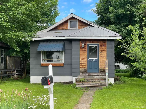 432 N 3rd St, Lanse, MI 49946