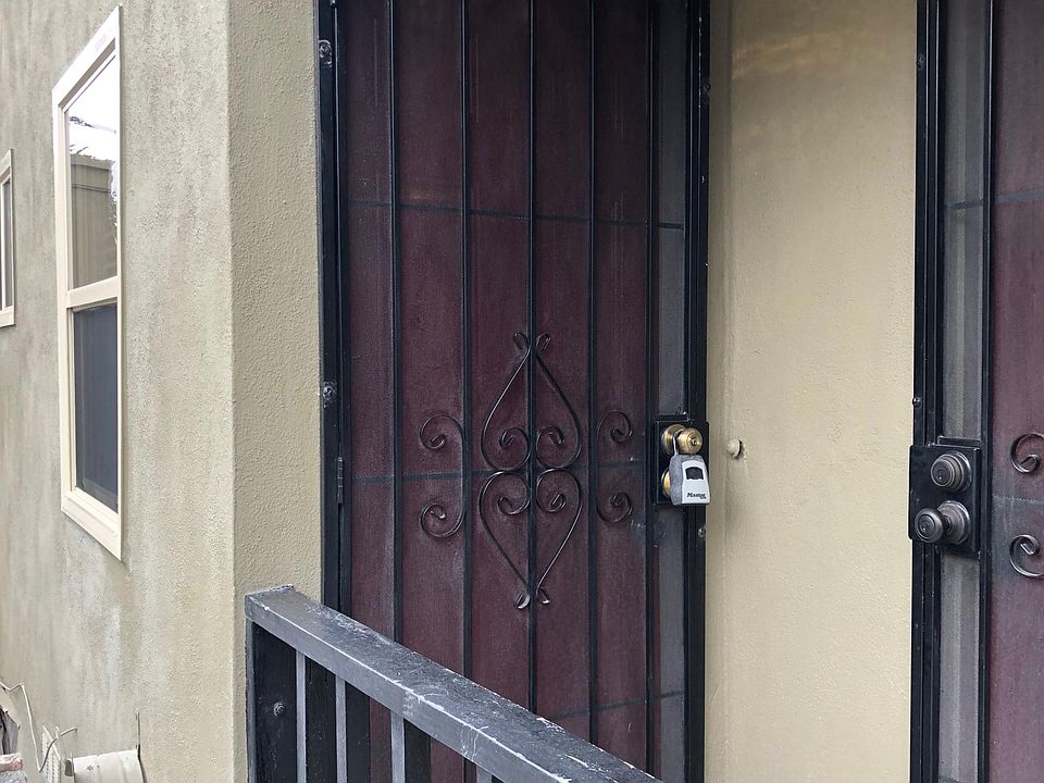2nd image of 6322 Vineland Ave APT 6