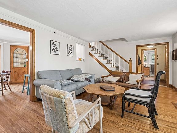 2nd image of 385 Hollywood Ave