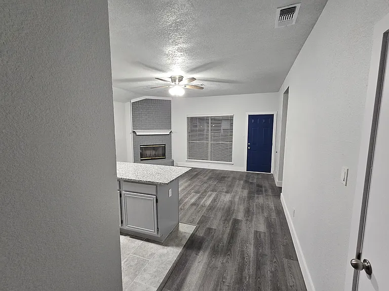 919 Crestwood Dr — Photo 11